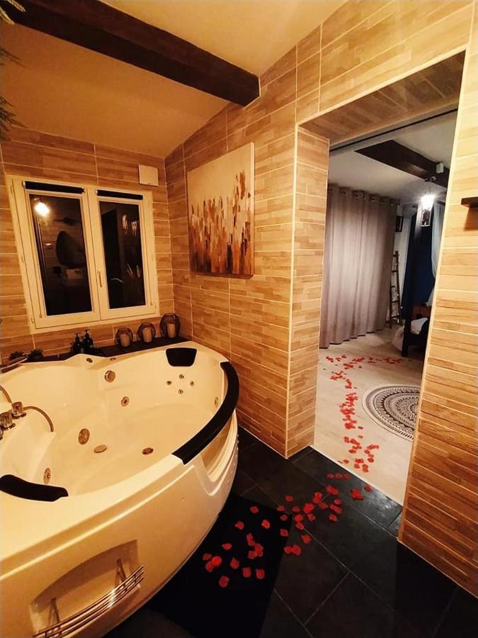 A L'Oree Des Pins - Gite Et Spa De 30 M2- Home Cinema Et Massage En Sup Cuges-les-Pins Exterior photo