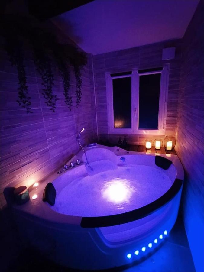 A L'Oree Des Pins - Gite Et Spa De 30 M2- Home Cinema Et Massage En Sup Cuges-les-Pins Exterior photo