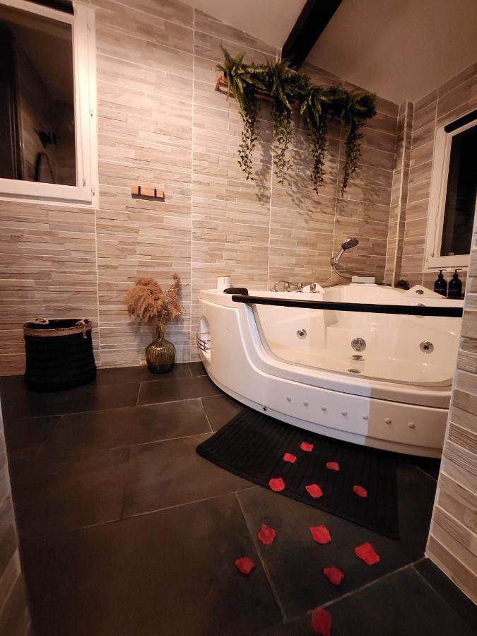 A L'Oree Des Pins - Gite Et Spa De 30 M2- Home Cinema Et Massage En Sup Cuges-les-Pins Exterior photo